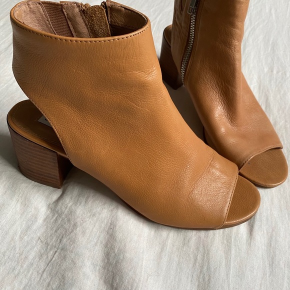 SANDALS TAN 7 1/2 BY STEVE MADEN WORN VERY LITTLE - Picture 2 of 4